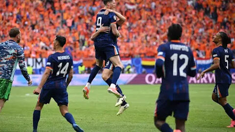 بعد تأخره بهدف.. منتخب هولندا يخرج فائزًا في مواجهته أمام بولندا