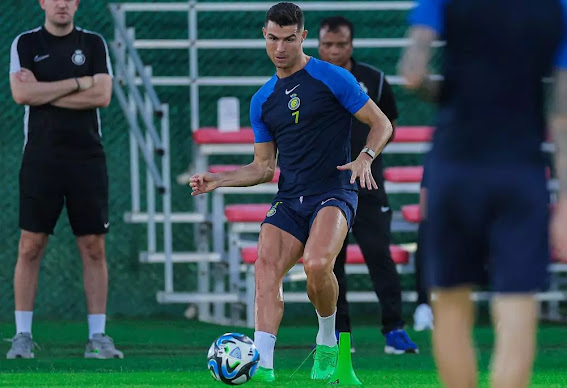 بين الهلال والنصر.. من يحسم لقب كأس الملك في السعودية الليلة؟