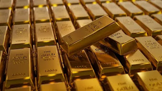 قبل صدور بيانات أميركية.. الذهب قرب مستويات مرتفعة قياسية