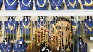 بفعل صعود الدولار.. الذهب يواصل تراجعه إلى أدنى مستوى في أسبوع