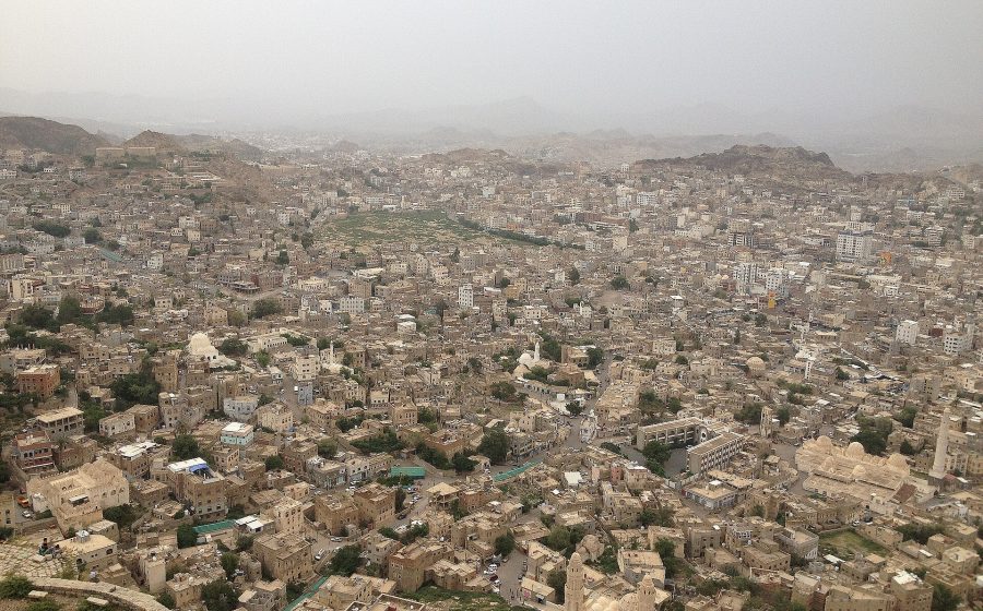 تعز وباب المندب: تقدم حكومي بطيء في الجبال يعيد رسم خريطة الحرب اليمنية